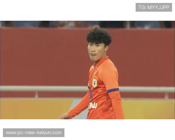 谢文能边路内切后分球，助攻队友完成禁区外轰门